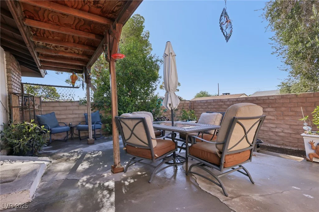 2340 Cardiff, Las Vegas, NV 89108