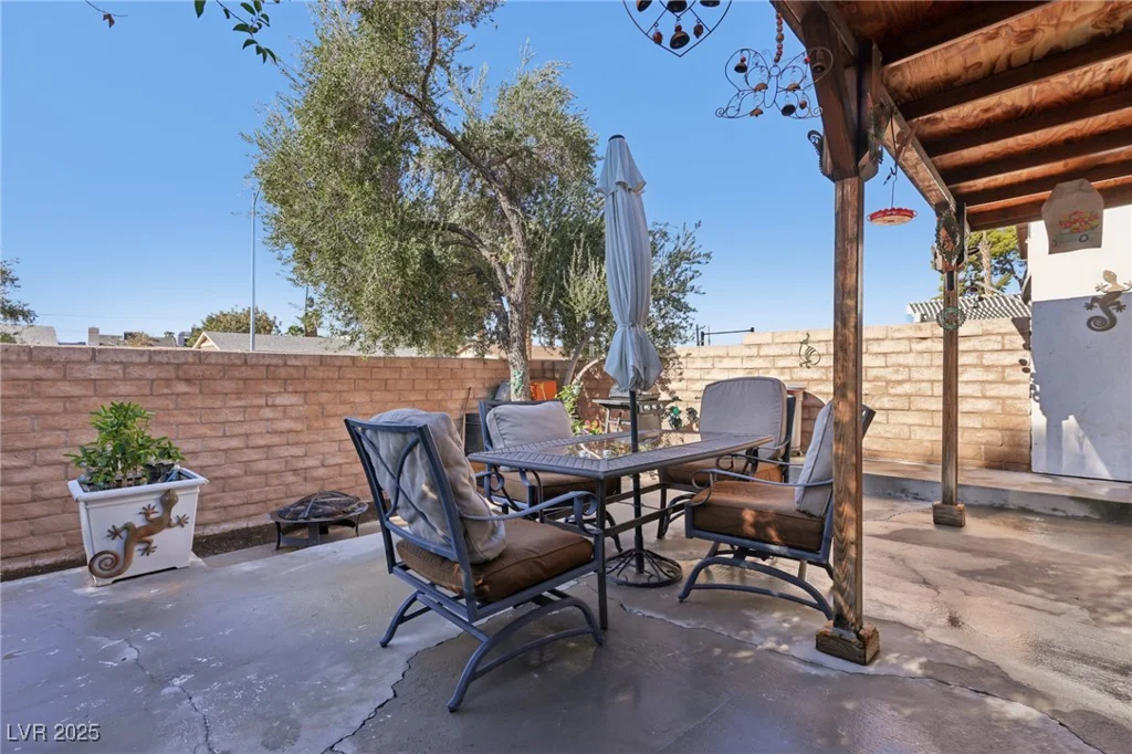 2340 Cardiff, Las Vegas, NV 89108