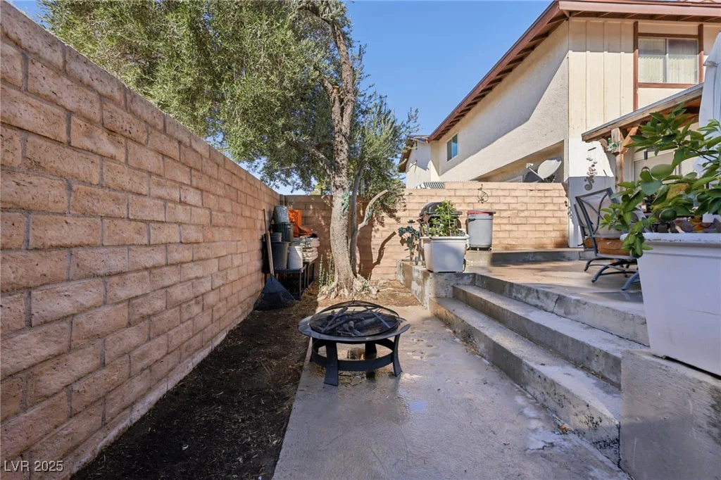 2340 Cardiff, Las Vegas, NV 89108