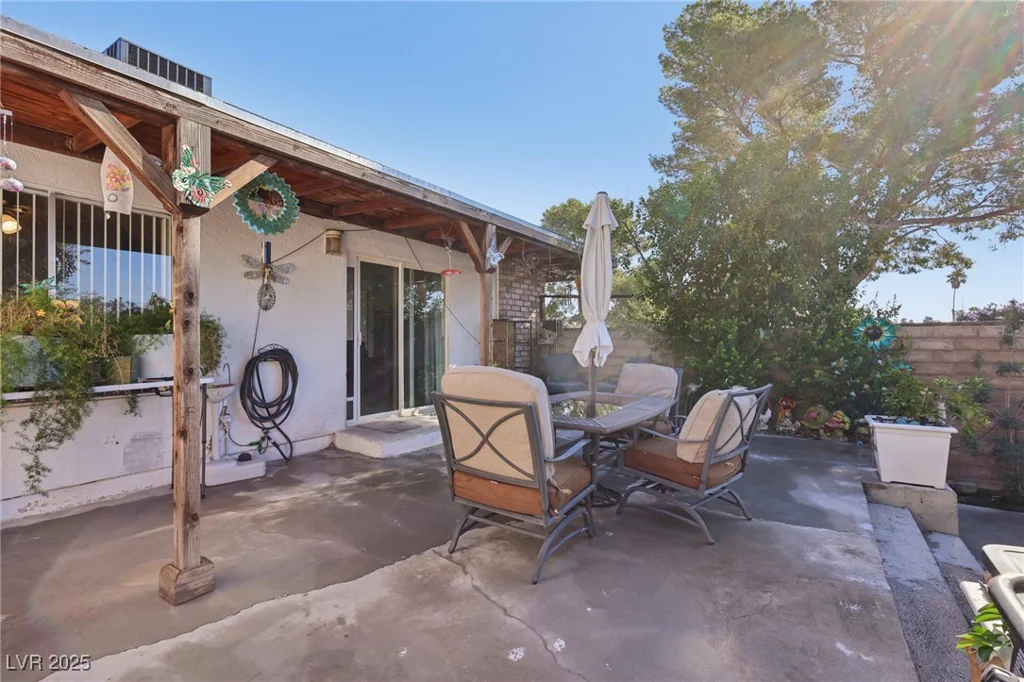 2340 Cardiff, Las Vegas, NV 89108
