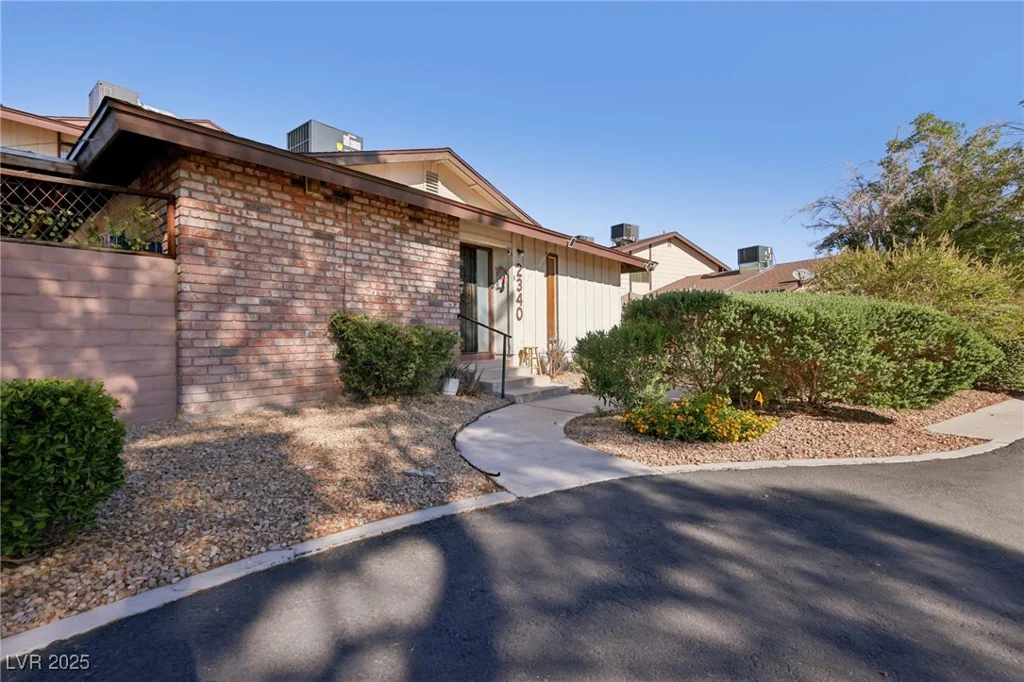 2340 Cardiff, Las Vegas, NV 89108