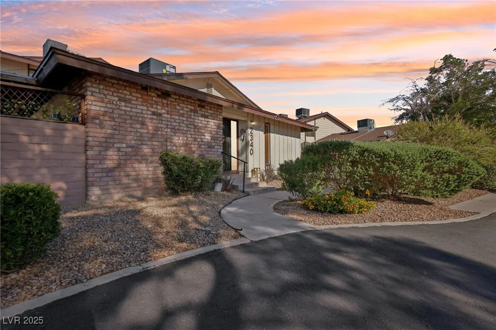 2340 Cardiff, Las Vegas, NV 89108