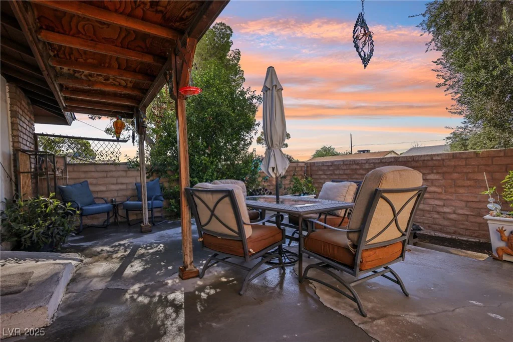 2340 Cardiff, Las Vegas, NV 89108
