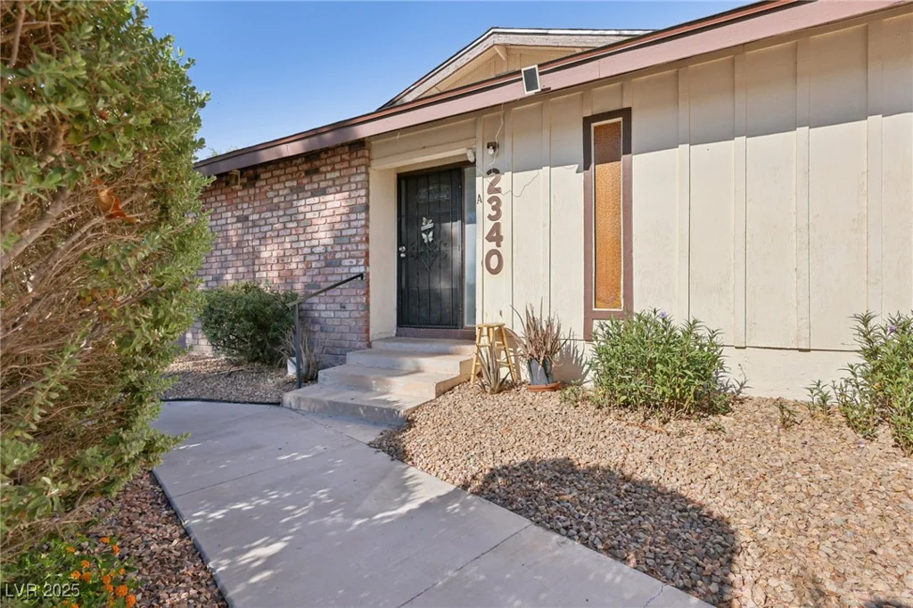 2340 Cardiff, Las Vegas, NV 89108