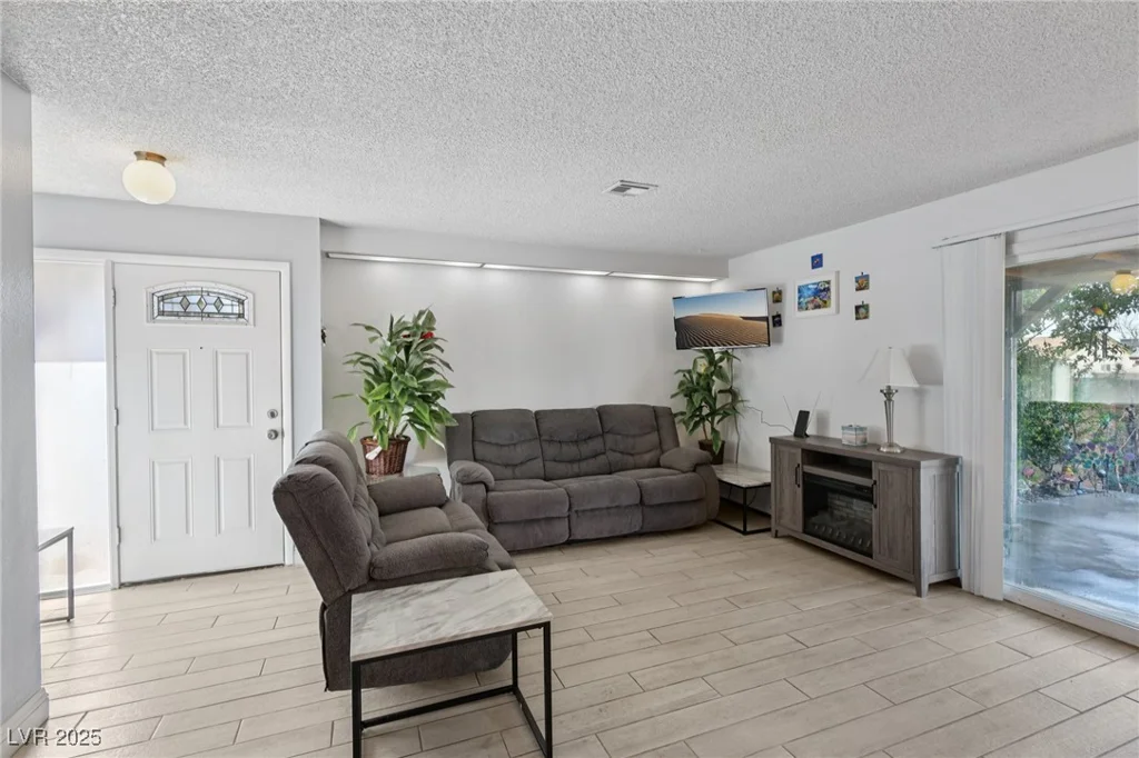 2340 Cardiff, Las Vegas, NV 89108
