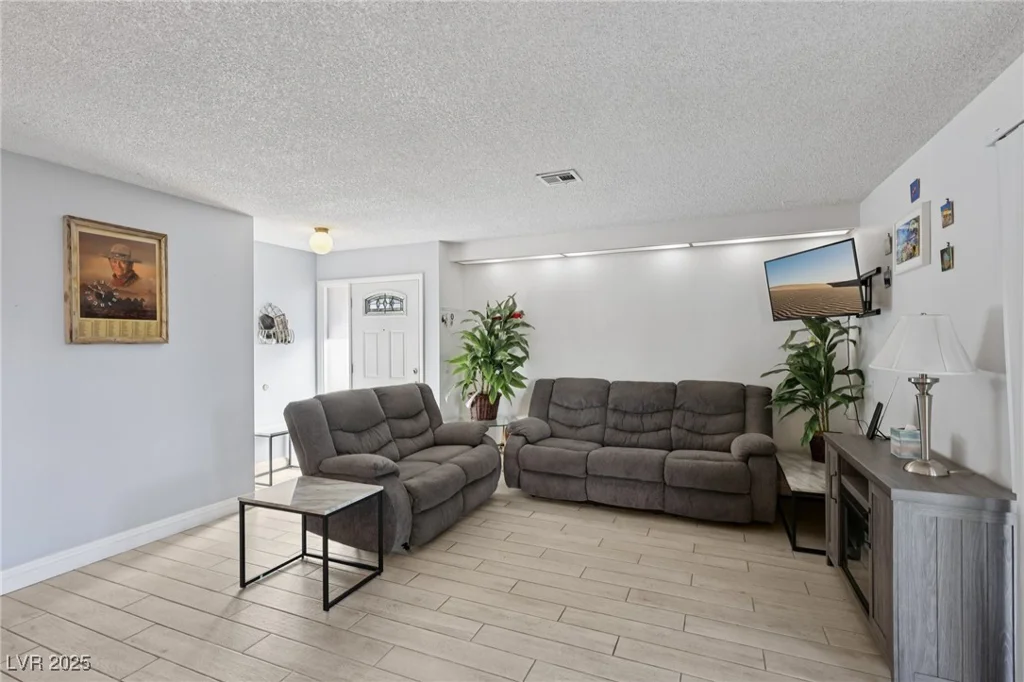 2340 Cardiff, Las Vegas, NV 89108