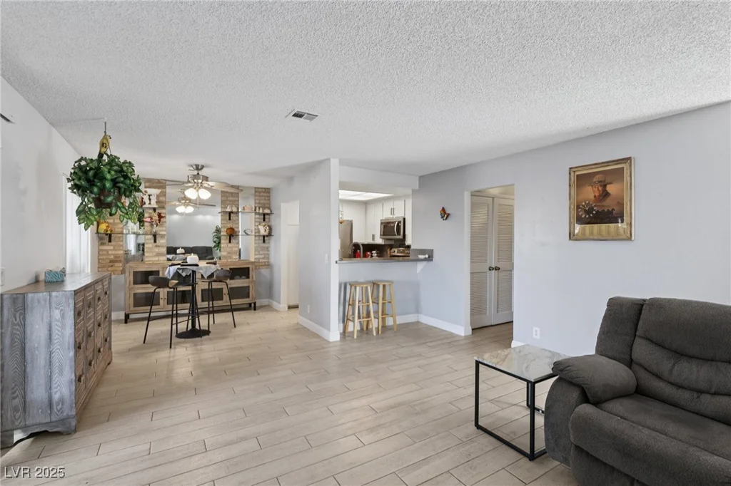 2340 Cardiff, Las Vegas, NV 89108