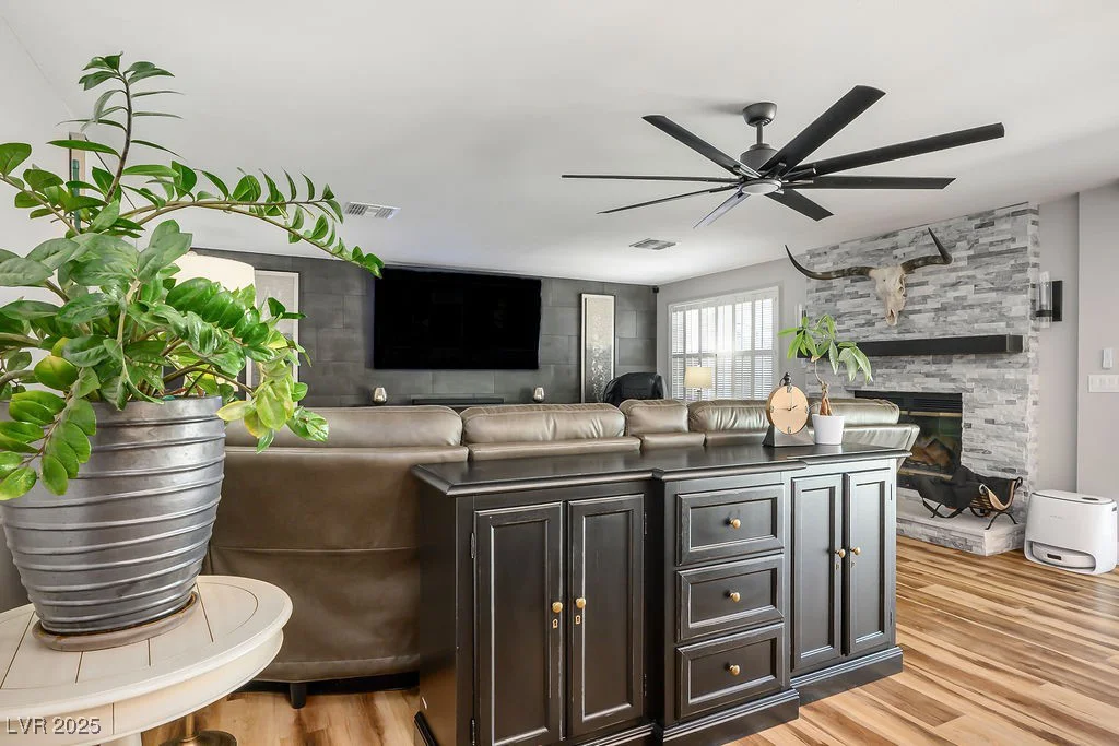 5670 Riley, Las Vegas, NV 89149