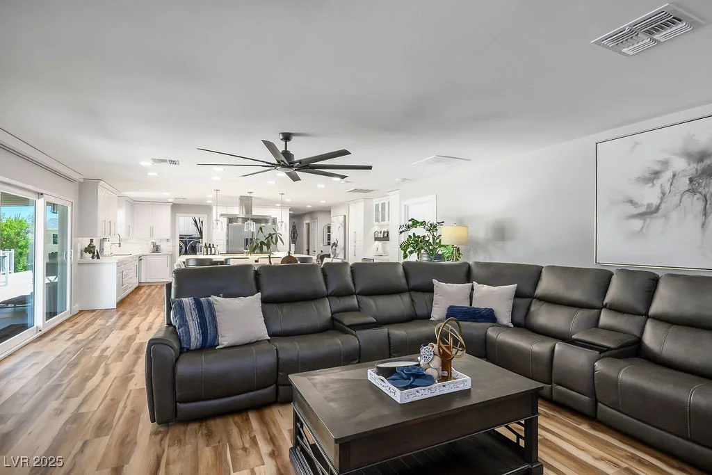 5670 Riley, Las Vegas, NV 89149
