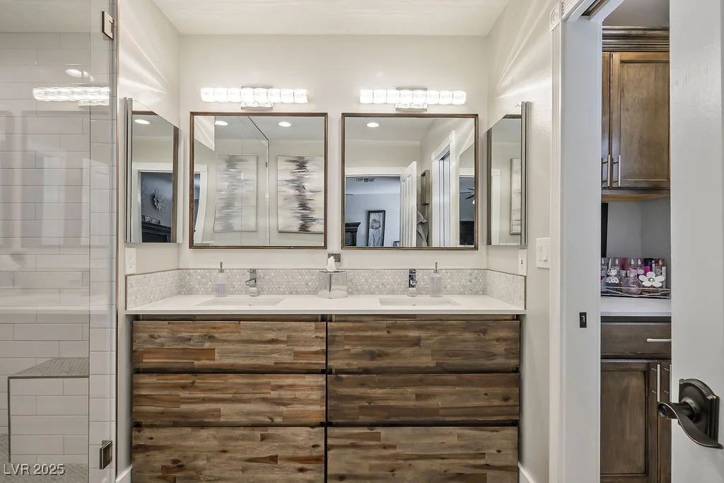 5670 Riley, Las Vegas, NV 89149