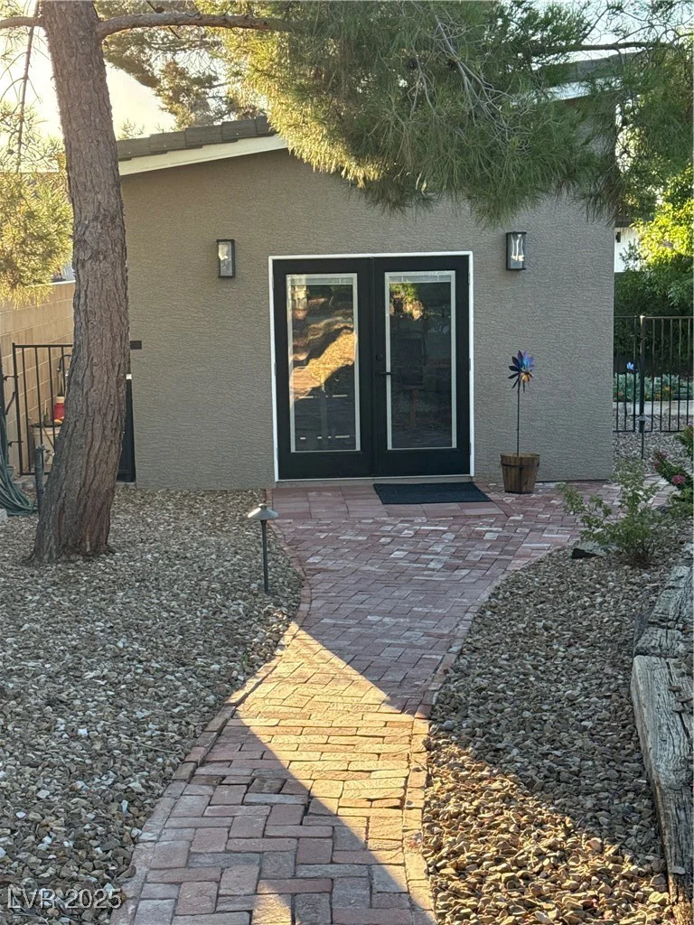 5670 Riley, Las Vegas, NV 89149