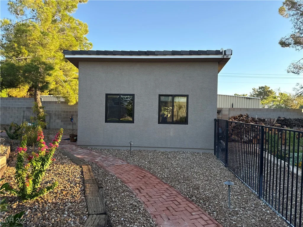 5670 Riley, Las Vegas, NV 89149
