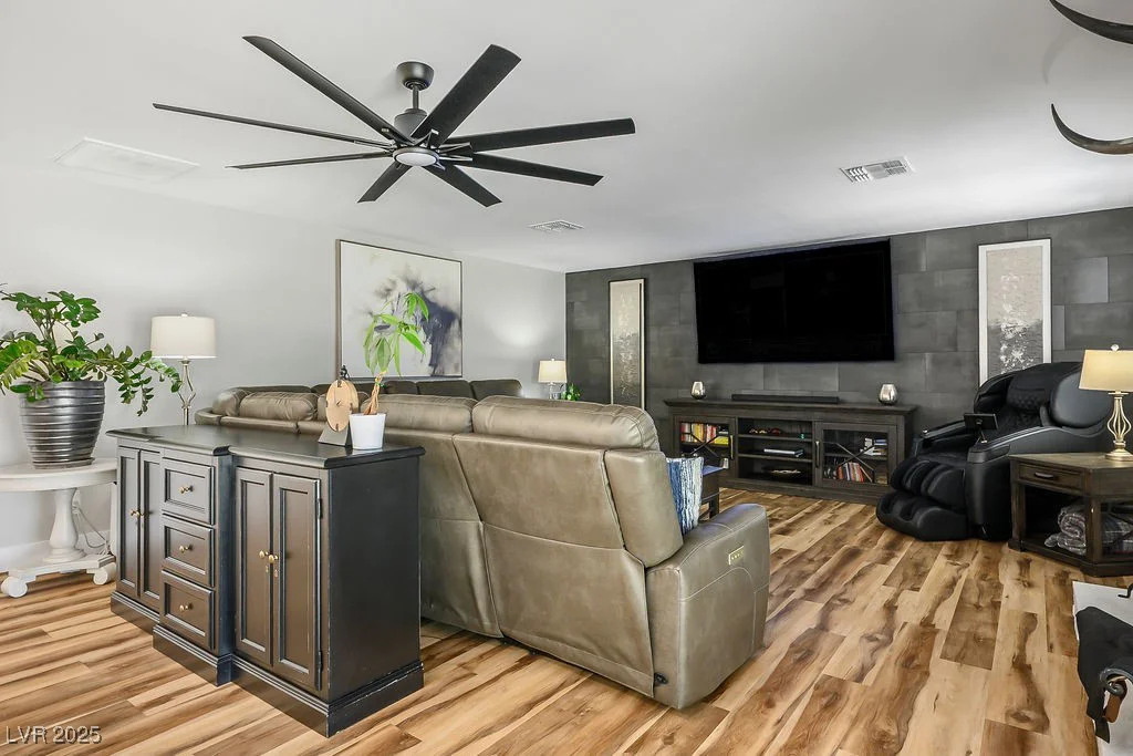 5670 Riley, Las Vegas, NV 89149