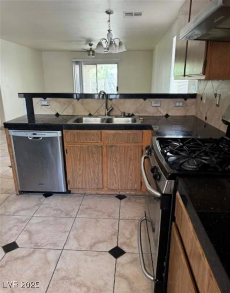 5523 Jose Leon, North Las Vegas, NV 89031