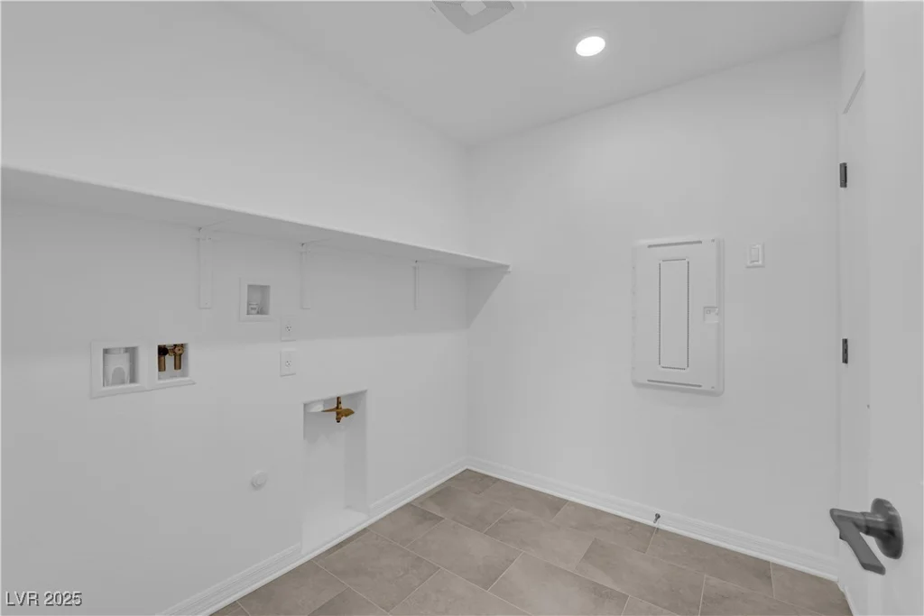 5822 Aurora Gale, Las Vegas, NV 89141