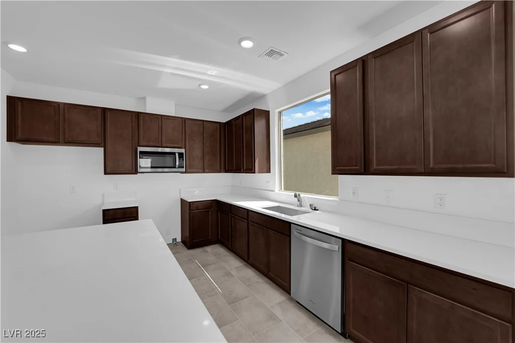 5822 Aurora Gale, Las Vegas, NV 89141
