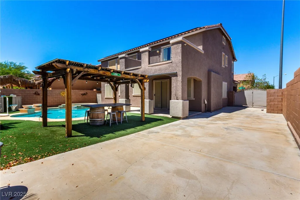 105 Staplehurst, Henderson, NV 89002