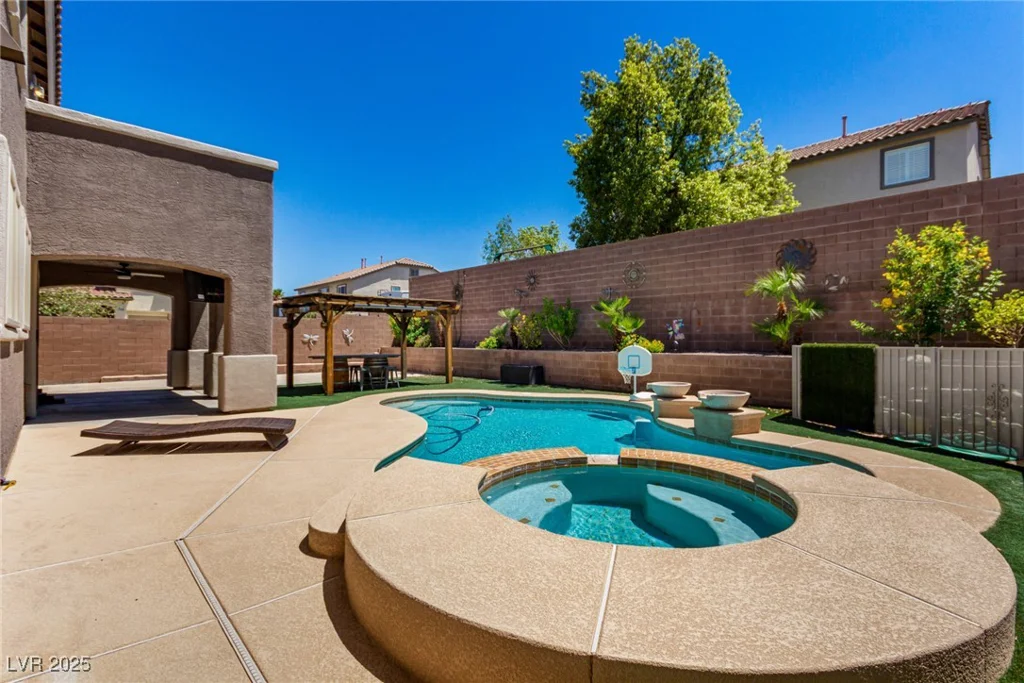 105 Staplehurst, Henderson, NV 89002