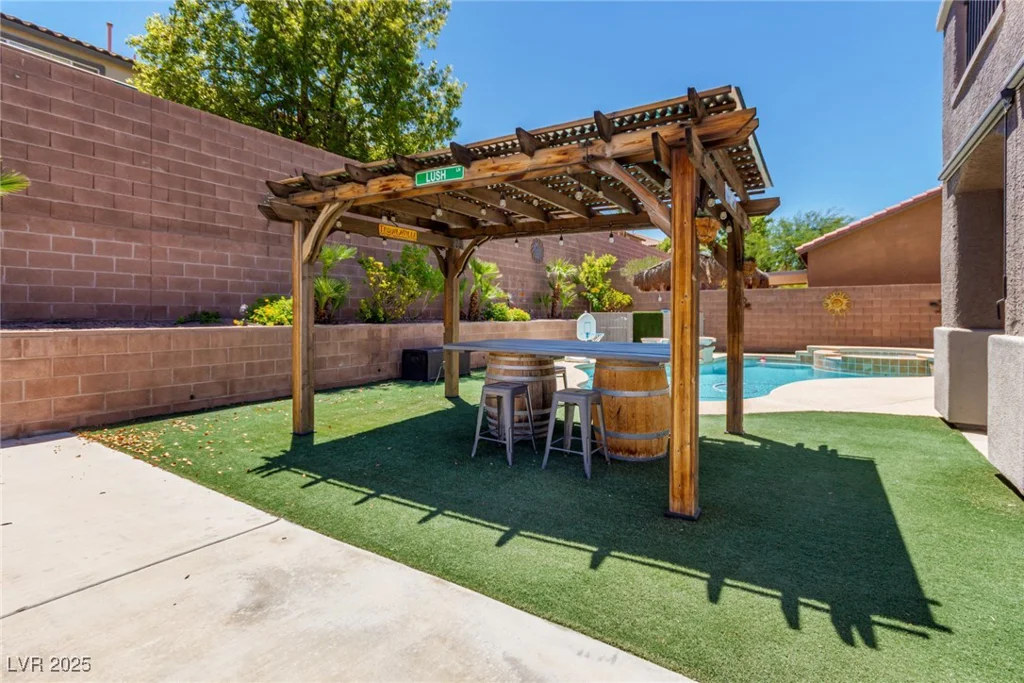 105 Staplehurst, Henderson, NV 89002
