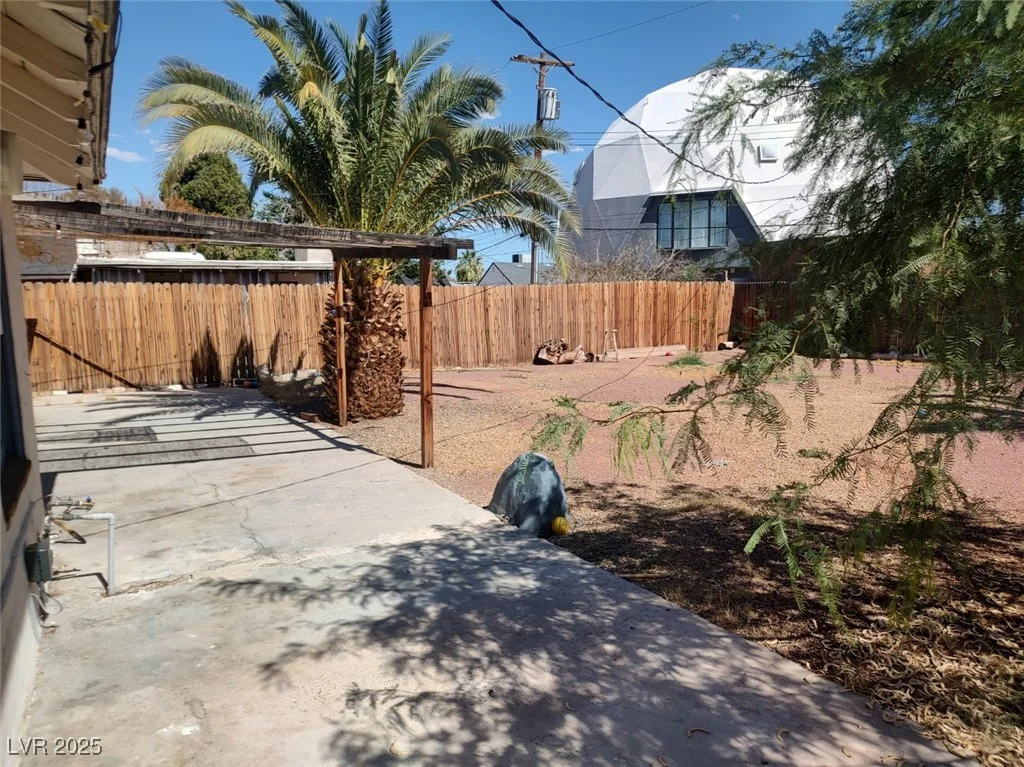 1056 Sweeney, Las Vegas, NV 89104