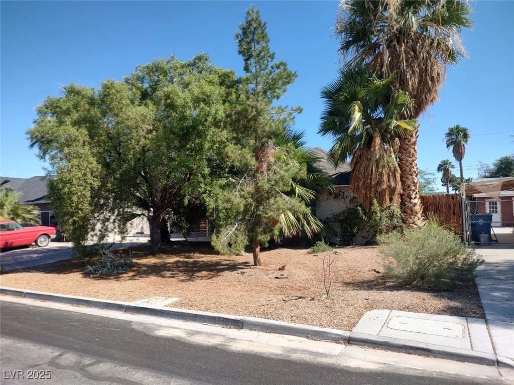 1056 Sweeney, Las Vegas, NV 89104