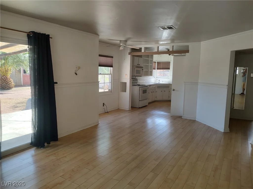 1056 Sweeney, Las Vegas, NV 89104