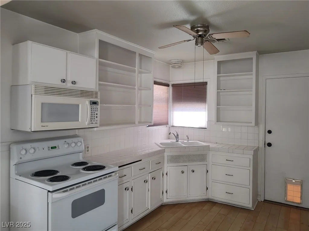 1056 Sweeney, Las Vegas, NV 89104