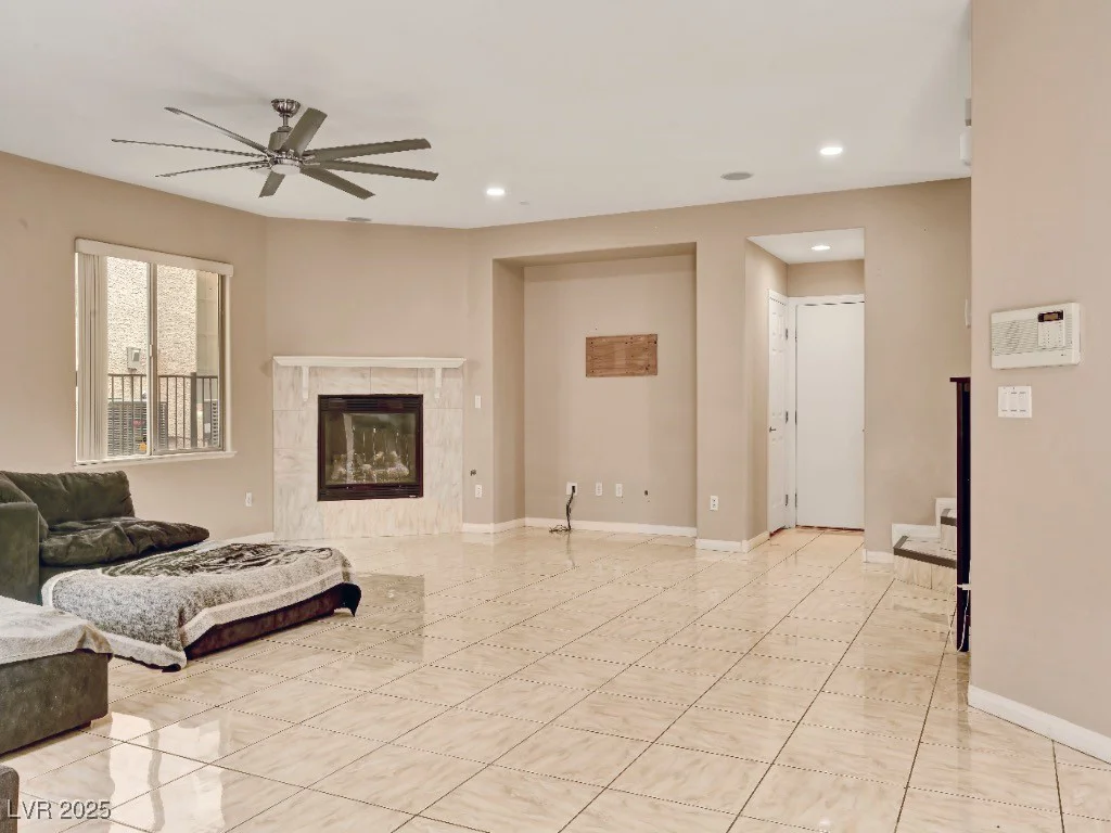 8267 Campbell Springs, Las Vegas, NV 89178