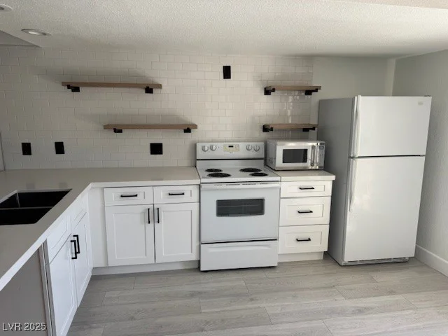 1913 Arpa, Las Vegas, NV 89108