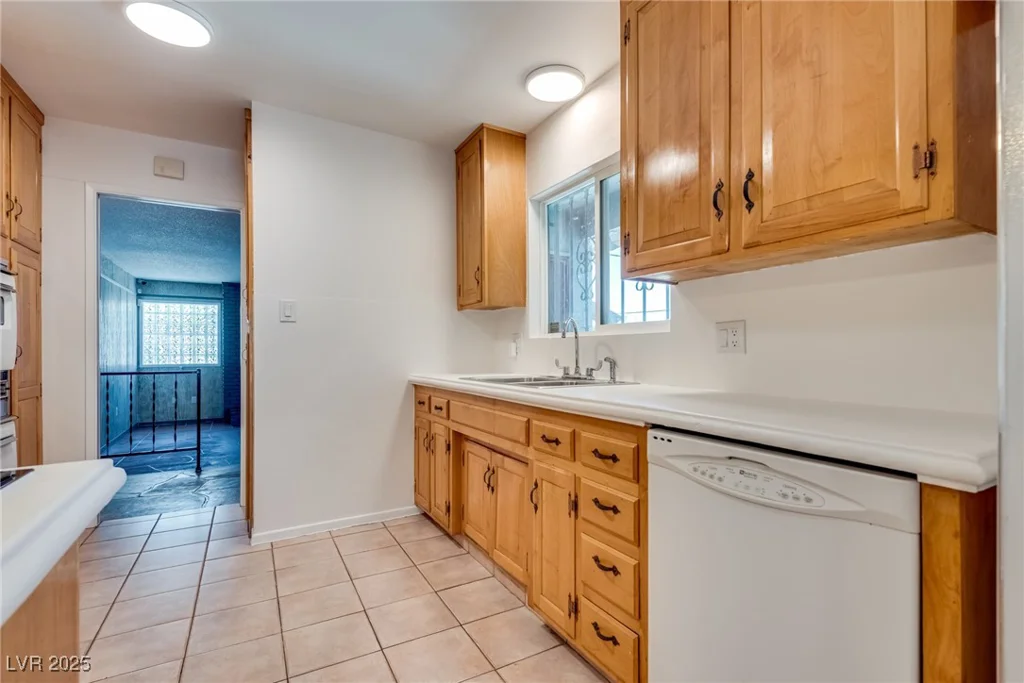 1238 Campbell, Las Vegas, NV 89102