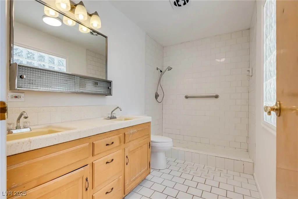 1238 Campbell, Las Vegas, NV 89102