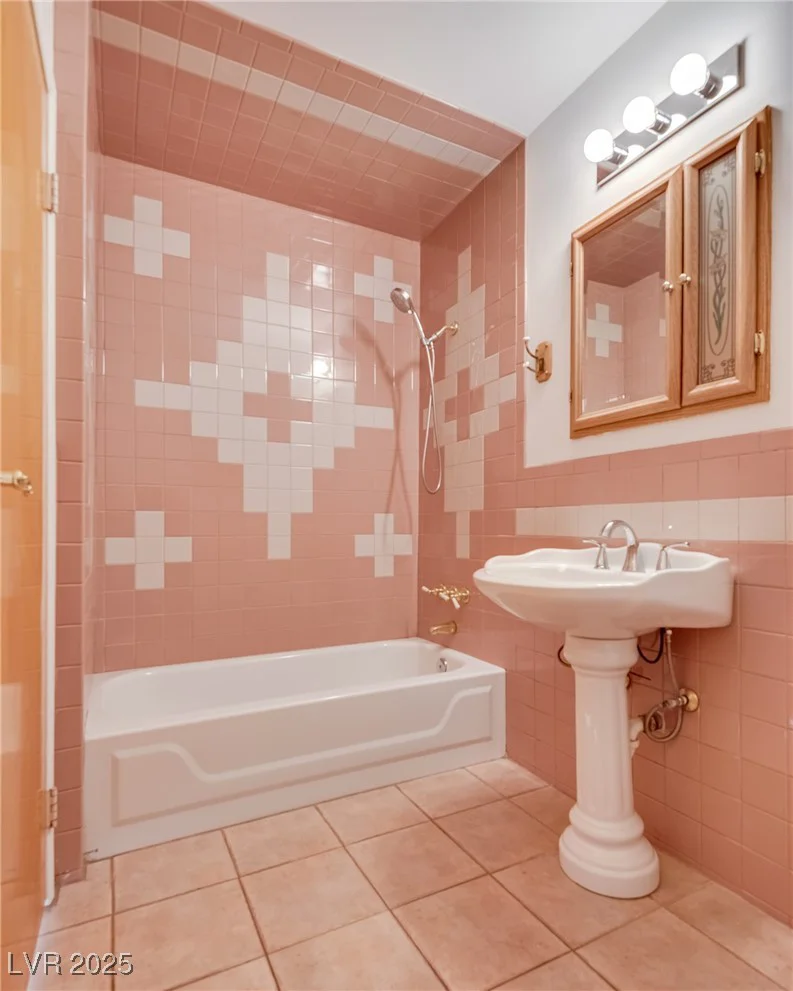 1238 Campbell, Las Vegas, NV 89102