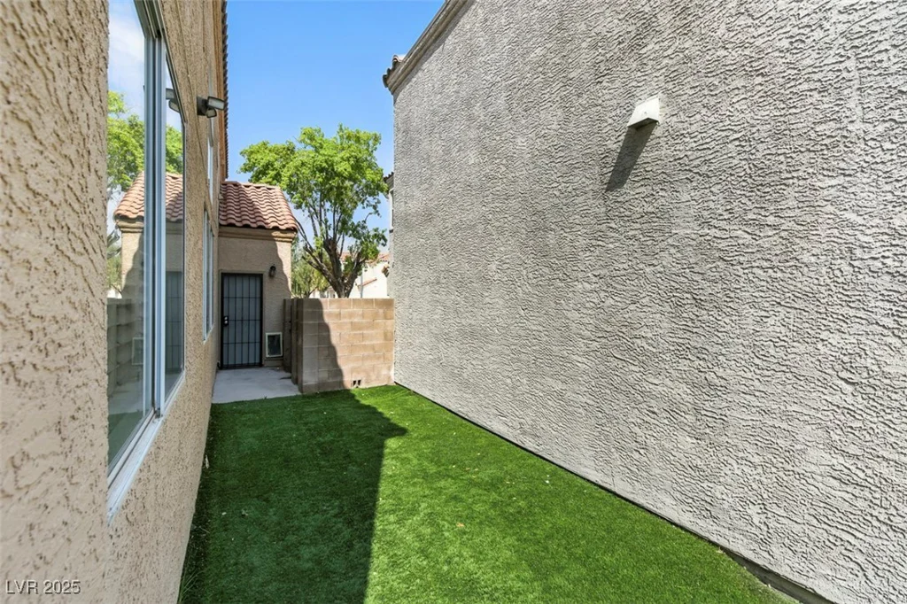 2512 Silver Shadow, Las Vegas, NV 89108