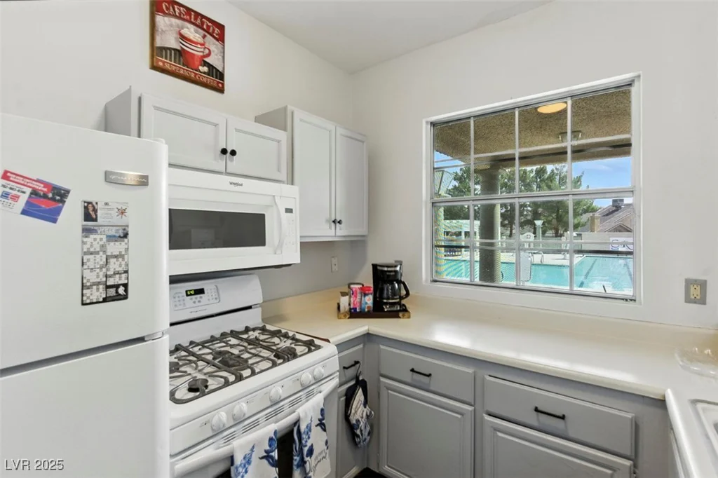 2512 Silver Shadow, Las Vegas, NV 89108