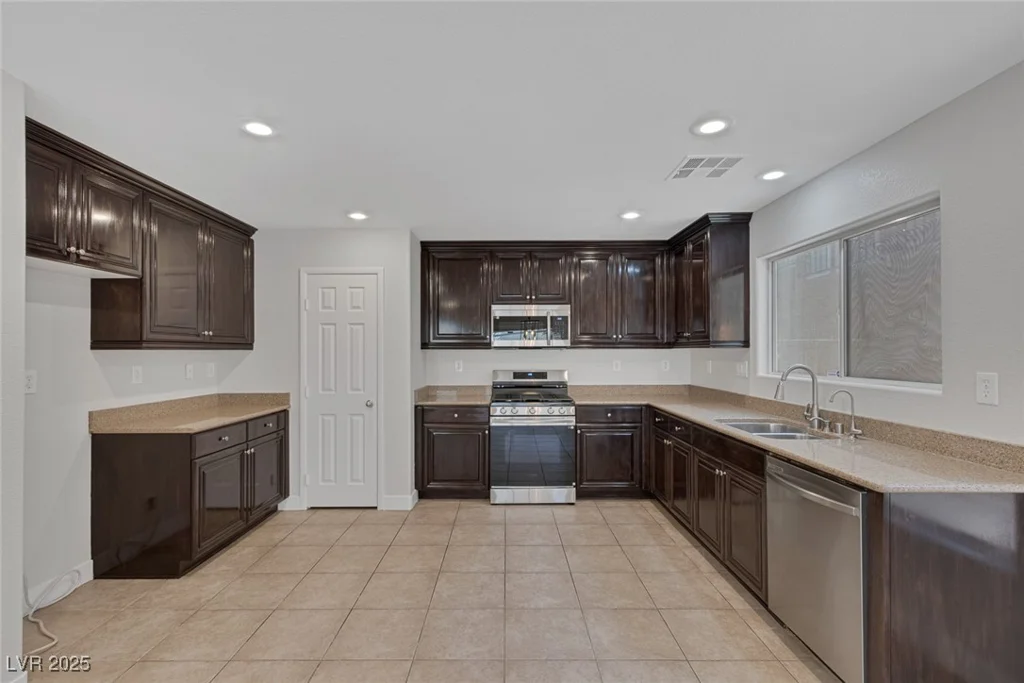 589 Brinkburn Point, Las Vegas, NV 89178