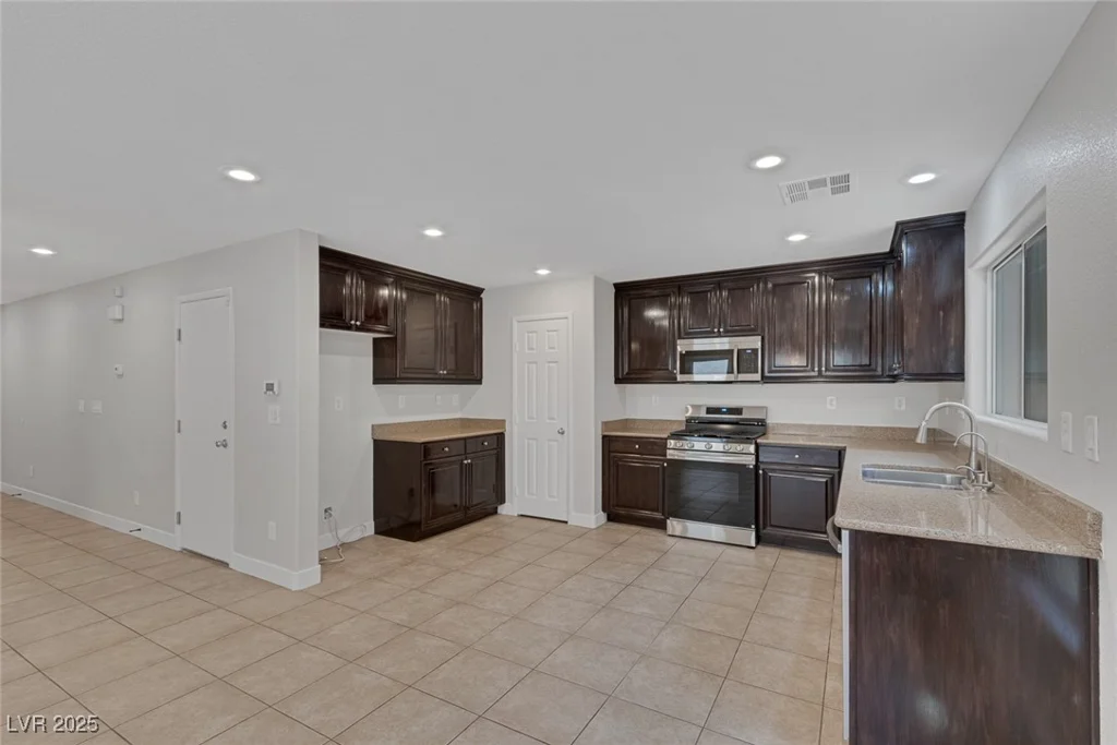 589 Brinkburn Point, Las Vegas, NV 89178