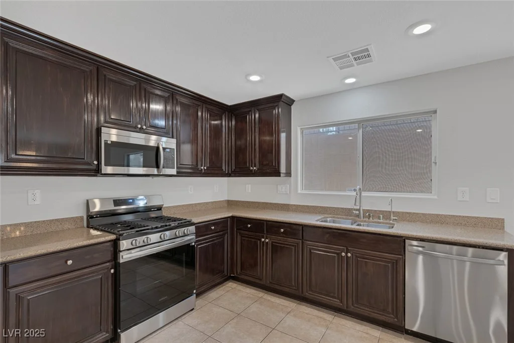 589 Brinkburn Point, Las Vegas, NV 89178