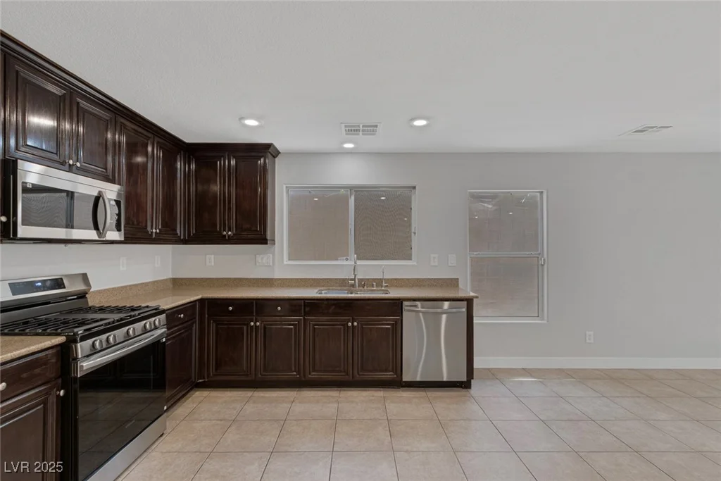 589 Brinkburn Point, Las Vegas, NV 89178