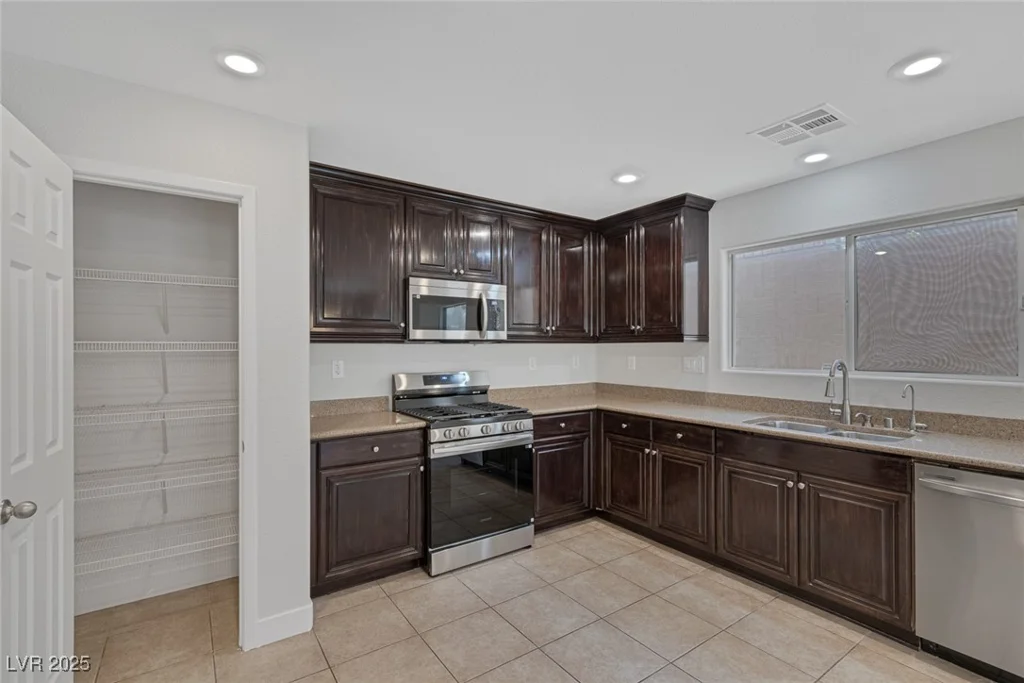 589 Brinkburn Point, Las Vegas, NV 89178