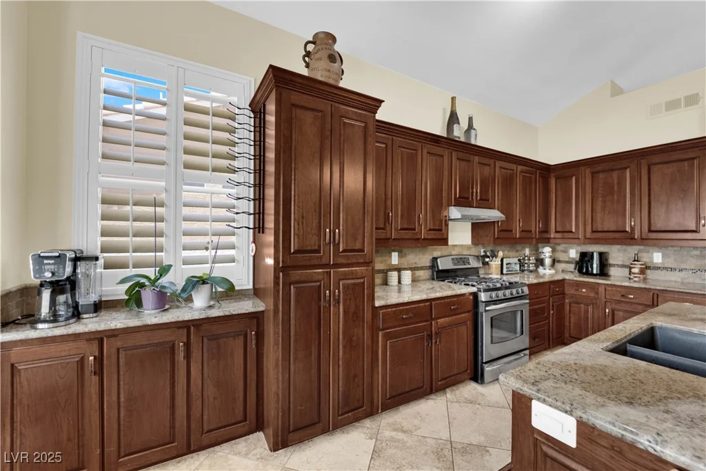 8205 Woodland Prairie, Las Vegas, NV 89129