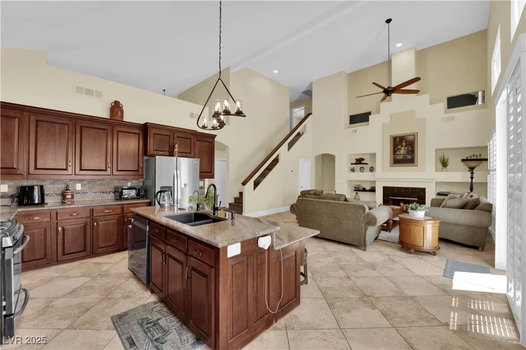 8205 Woodland Prairie, Las Vegas, NV 89129