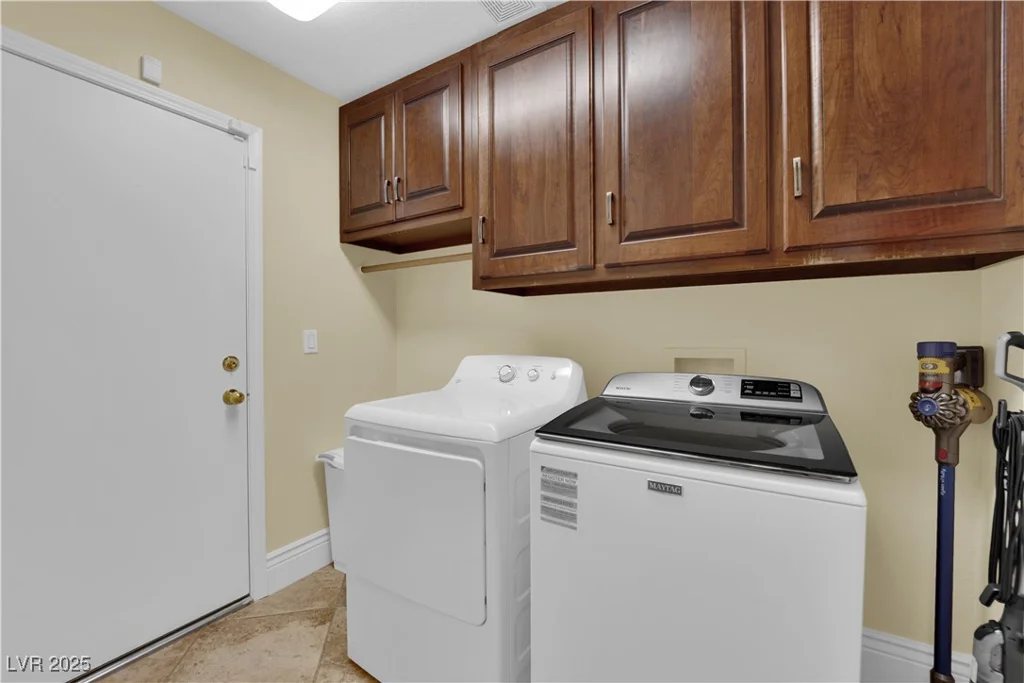 8205 Woodland Prairie, Las Vegas, NV 89129