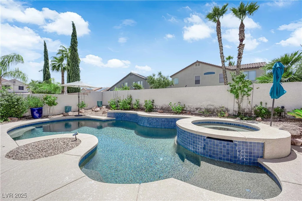 8205 Woodland Prairie, Las Vegas, NV 89129