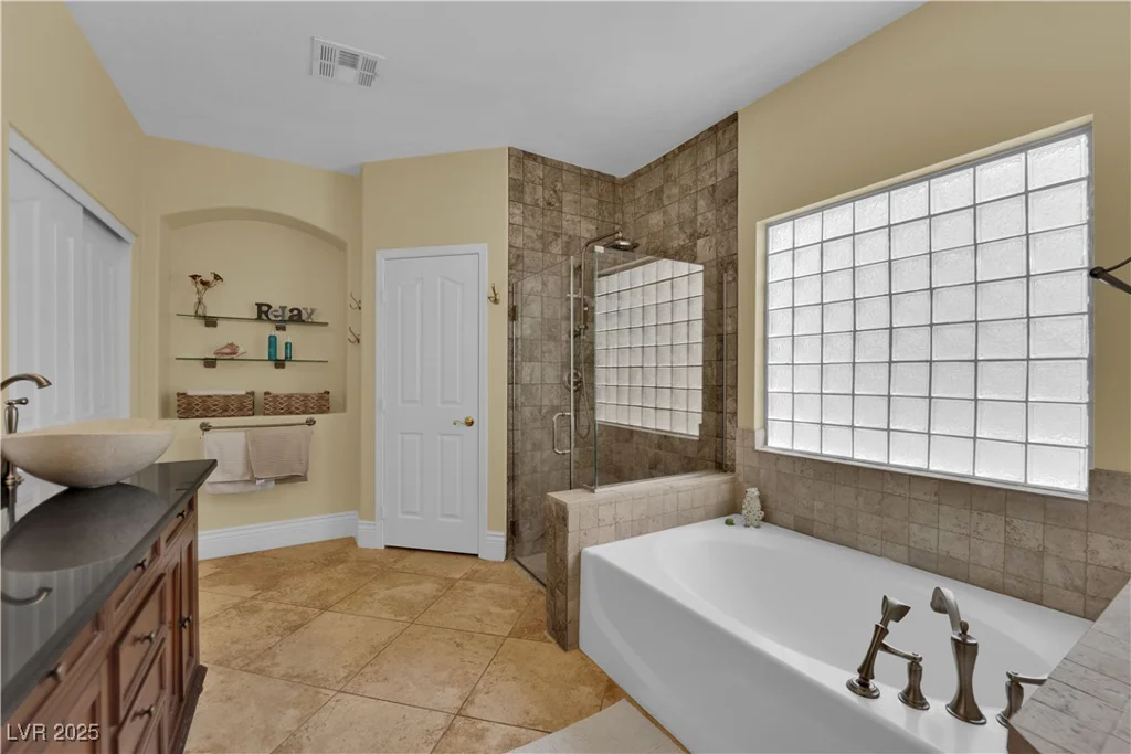 8205 Woodland Prairie, Las Vegas, NV 89129