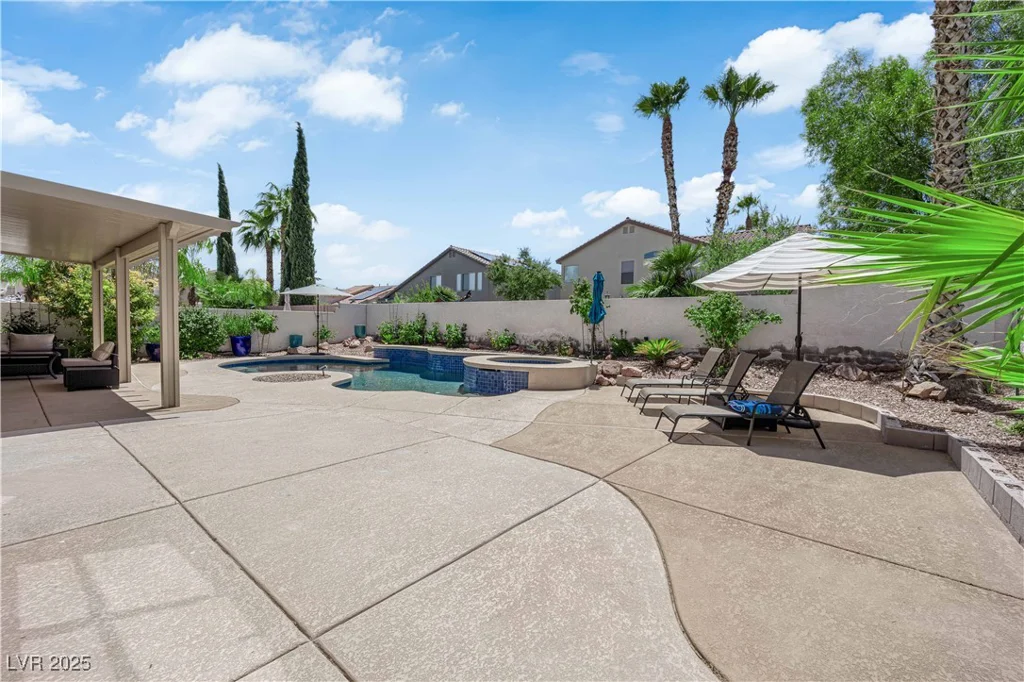 8205 Woodland Prairie, Las Vegas, NV 89129