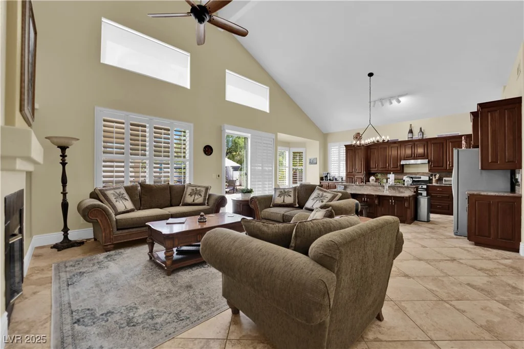 8205 Woodland Prairie, Las Vegas, NV 89129