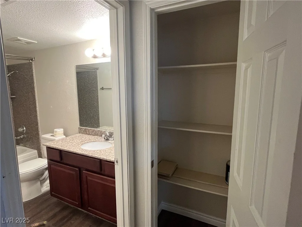 5260 River Glen, Las Vegas, NV 89103