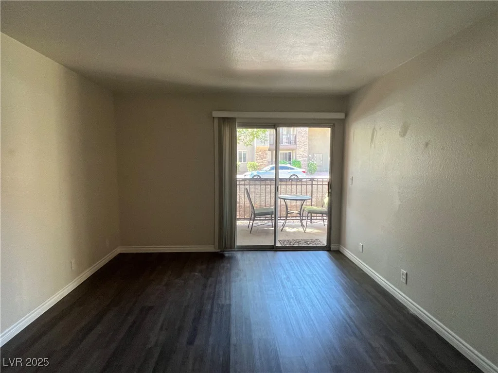 5260 River Glen, Las Vegas, NV 89103