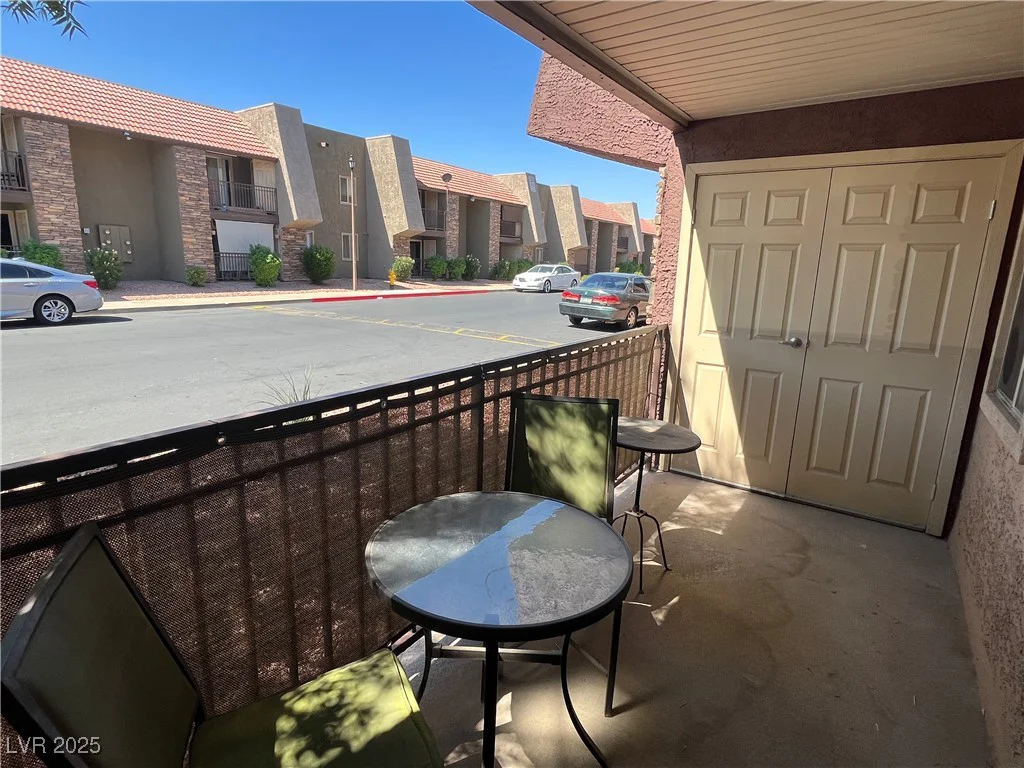 5260 River Glen, Las Vegas, NV 89103