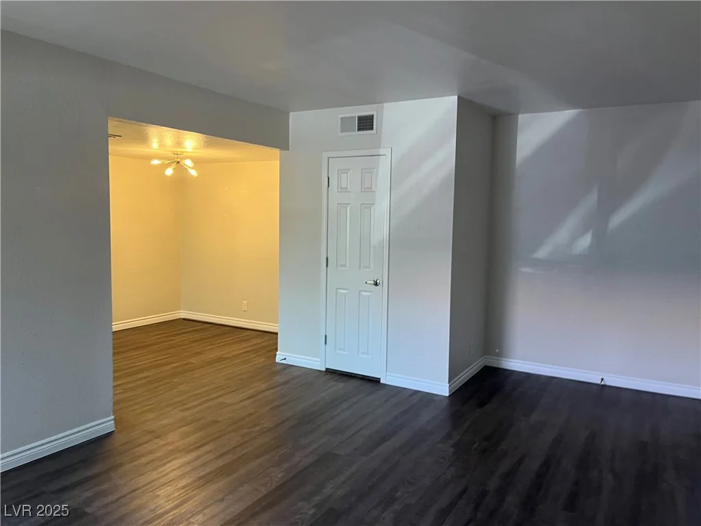 5260 River Glen, Las Vegas, NV 89103